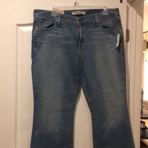 NWT-GAP Curvy Flare Jeans.